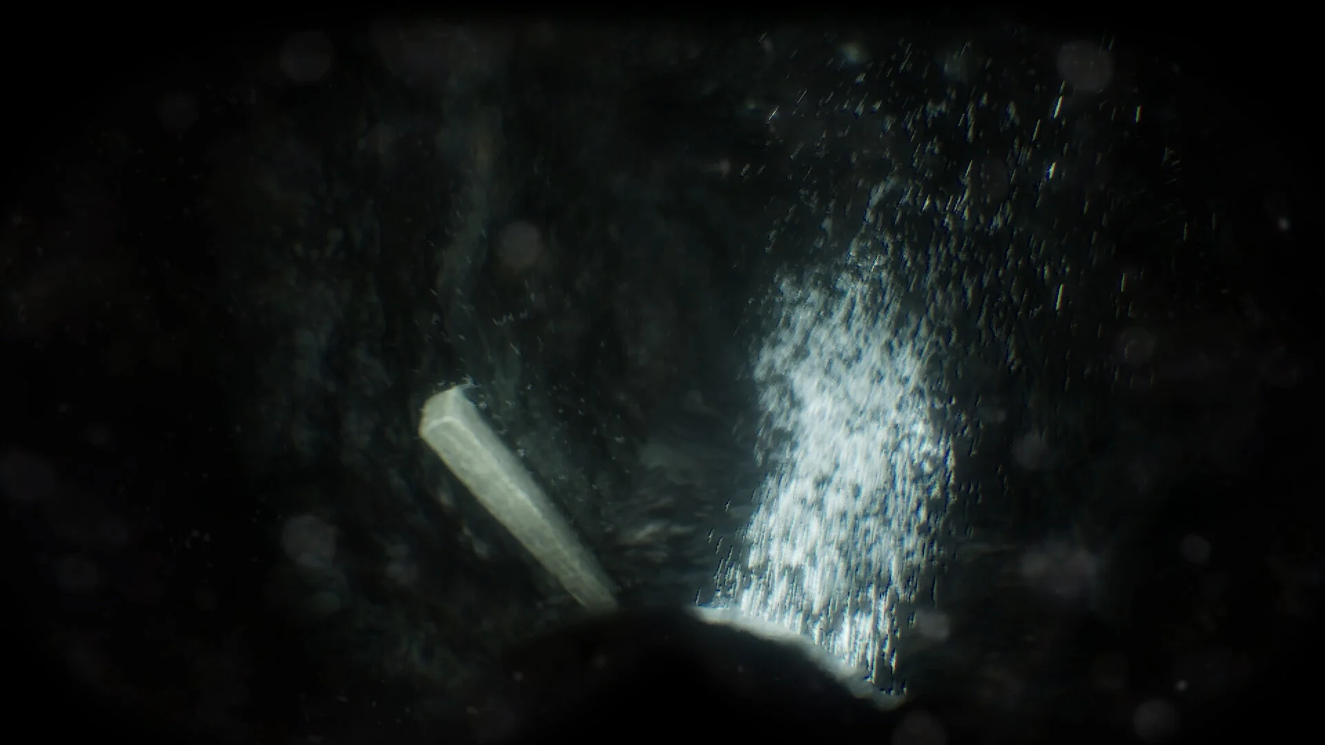 Scary Cave Diving scavenging in procedural underwater caves