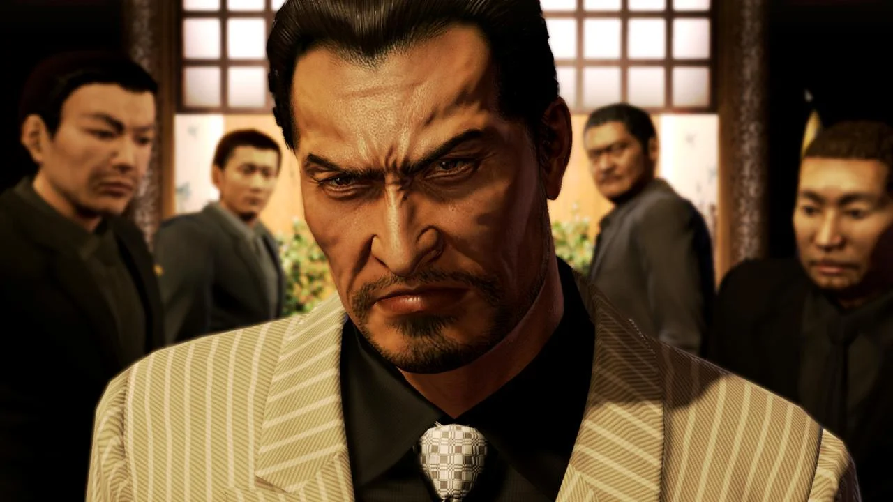 A man in a beige striped suit stands in front of four men in a night street