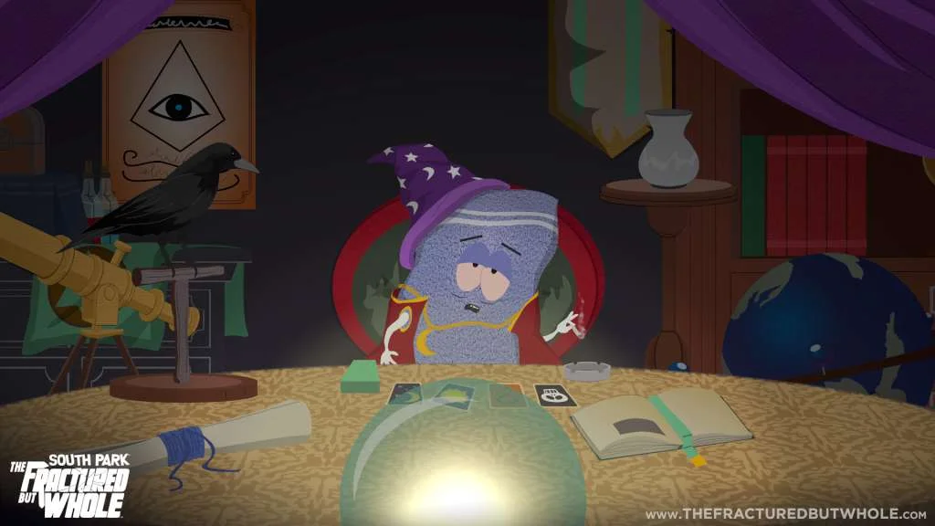 Towelie w fioletowym kapeluszu w gwiazdy siedzi przy okrągłym stole z kulą, krukiem, kartami i teleskopem