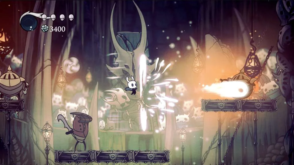 Greenpath shrine: the Knight strikes while a red leaf bug and a glowing orb flank the platform